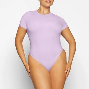 NWT SKIMS Fits Everybody T-Shirt Bodysuit in Sugar Plum Size L
